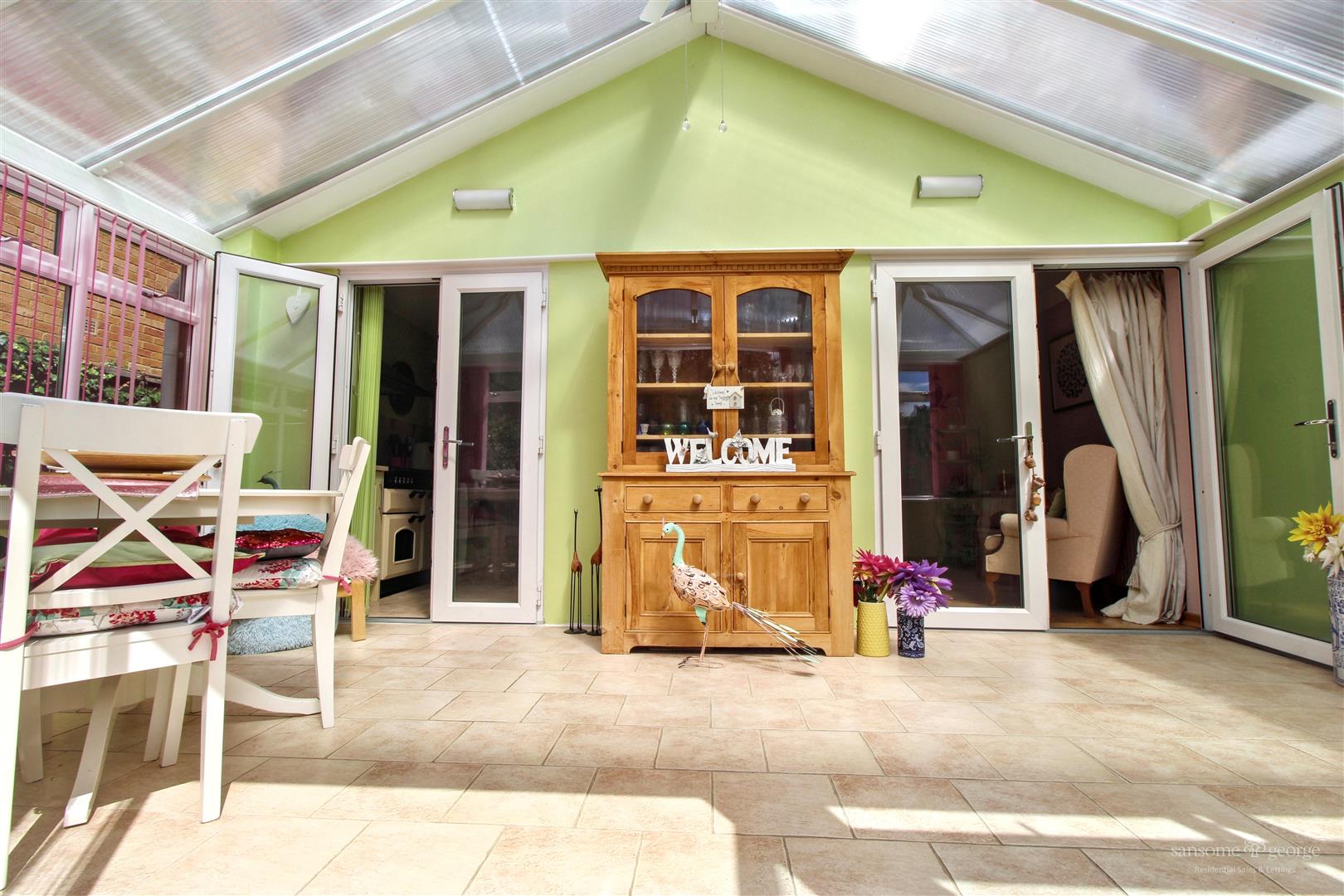 3 bed property in Sandhills Way, Reading